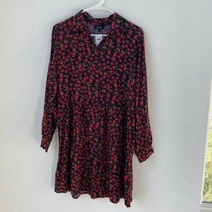 New with tags Flowery dress with long sleeves size M